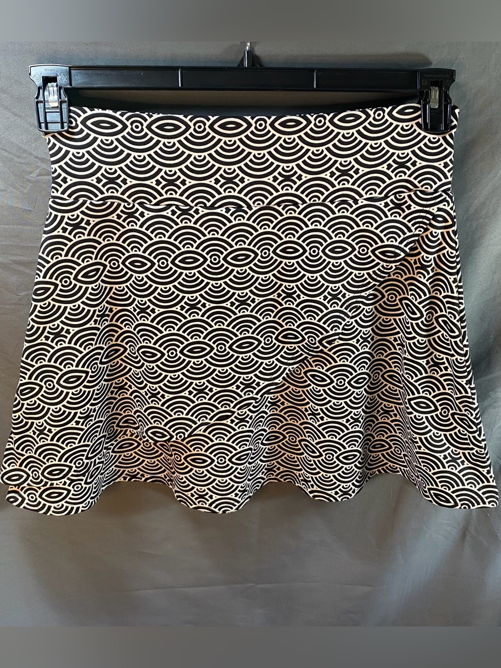 Womens Soybu Skirt Pull on Stretch Black White Scalloped Medium Mock Wrap
